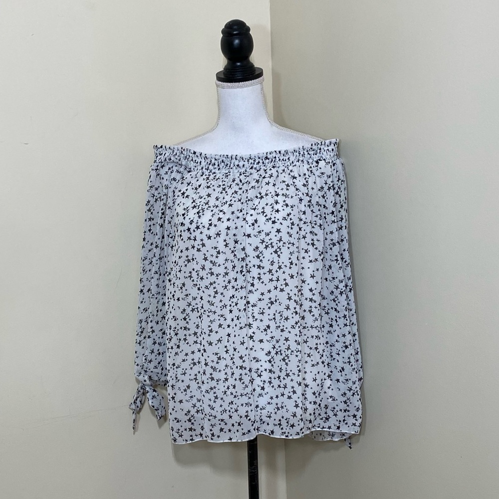 Daisy Fuentes || Woman off shoulder blouse size Xl